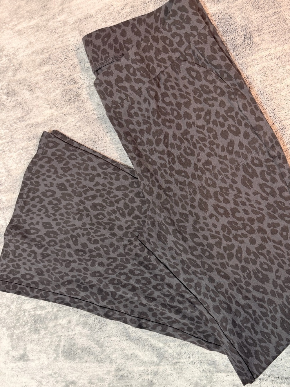 Torrid Grey Leopard Print Full Length Flare Leggings Size 1 (1X / 14-16)